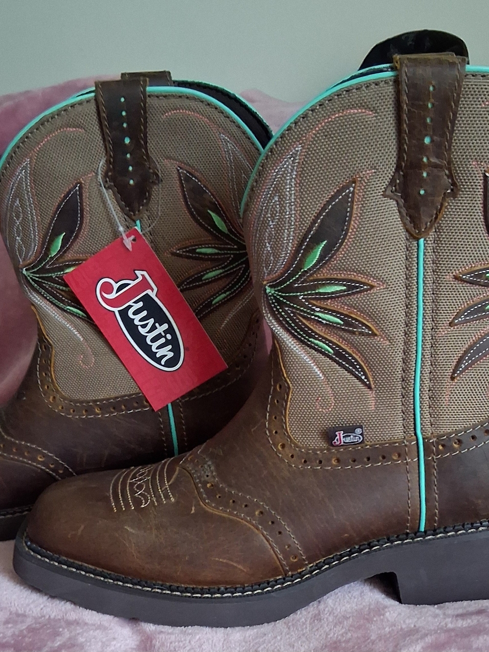Justin Boots Women's Brown Western Pull-On Boots with Turquoise Trim. #western